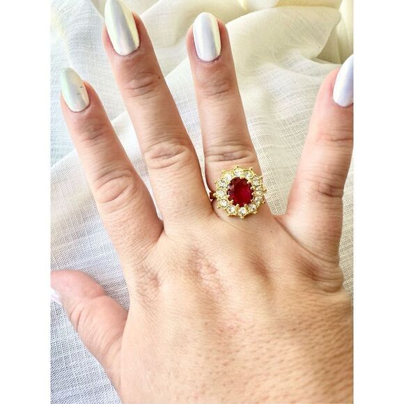 Red oval cut cubic zirconia ring size 8 - Picture 3 of 3